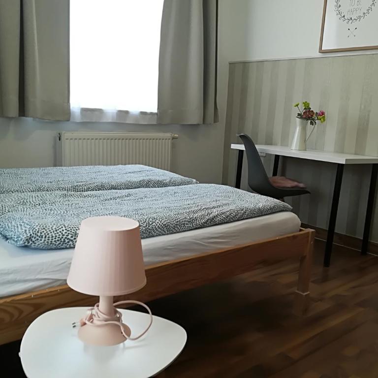 House LA Neuschwanstein Blick - Budget City Hotel - Vierbettzimmer mit privatem externen Bad - 7