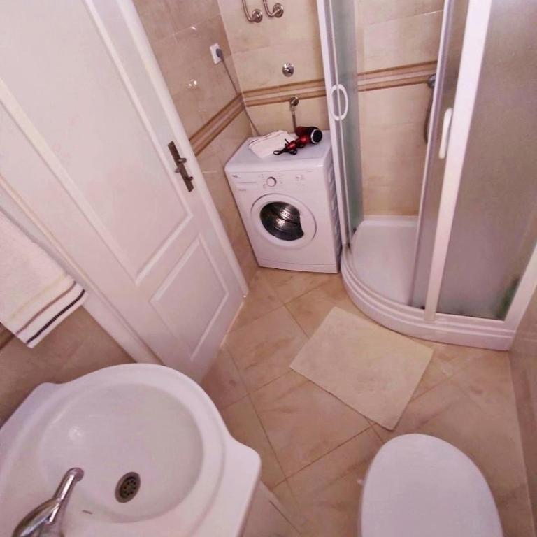 Veron Apartments - Two-Bedroom Apartment with Terrace - 9