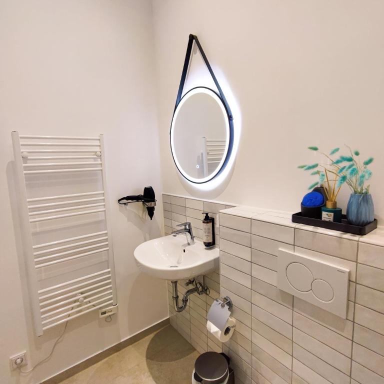 HOMELY STAY Studio 3 - Cozy Self-Check-In Studio in Central Munich - Deluxe Studio mit Queensize-Bett - 19