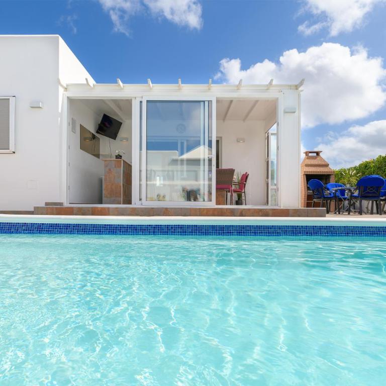 Villa Hermosa - Three-Bedroom Villa - 2