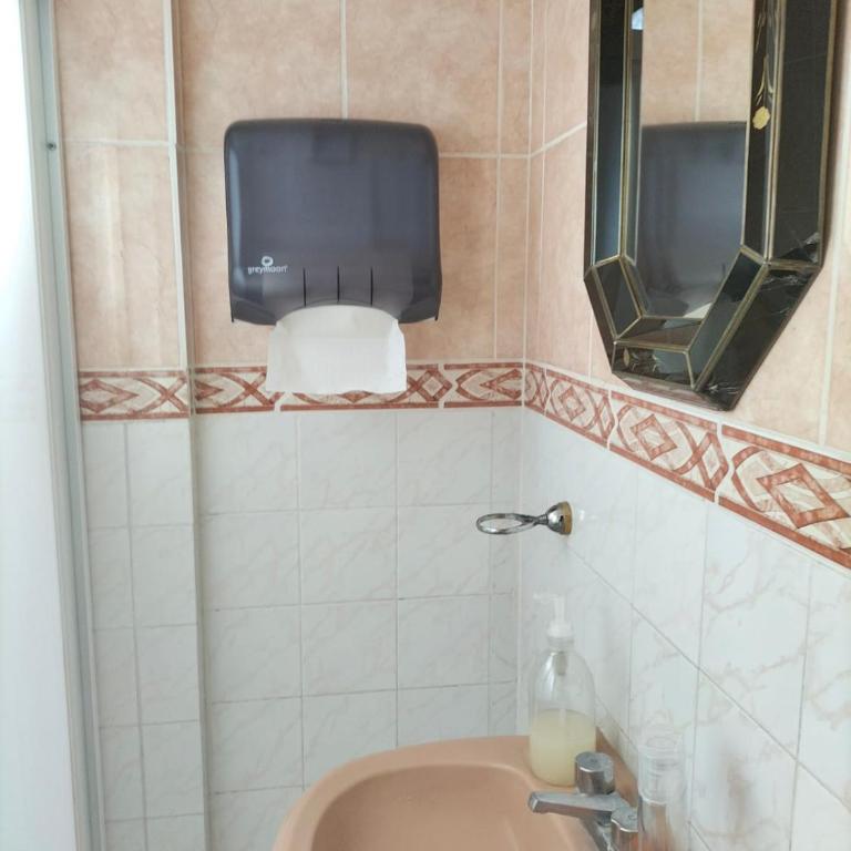 Hostal San Bernabé - Bed in 4-Bed Mixed Dormitory Room - 5