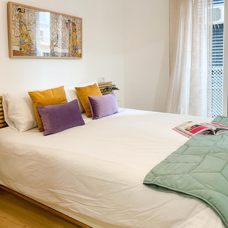 Piso en primera línea con vistas al Castillo - Two-Bedroom Apartment - 10