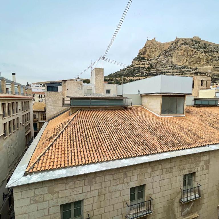 Piso en primera línea con vistas al Castillo - Two-Bedroom Apartment - 36
