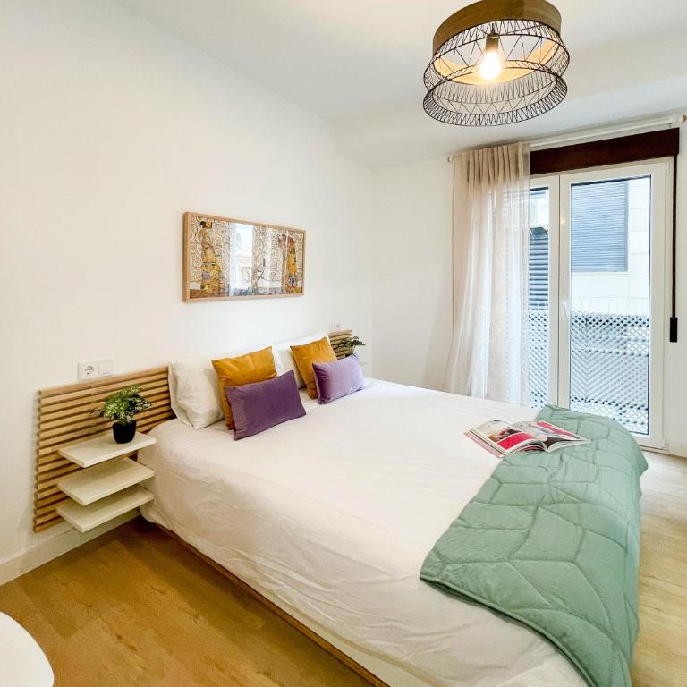 Piso en primera línea con vistas al Castillo - Two-Bedroom Apartment - 21