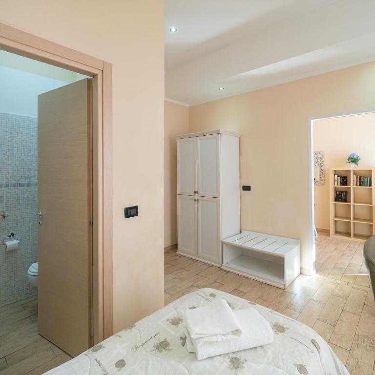 Affittacamere Lunamar - Camera con Balcone, Bagno Privato e Vista Città - 10