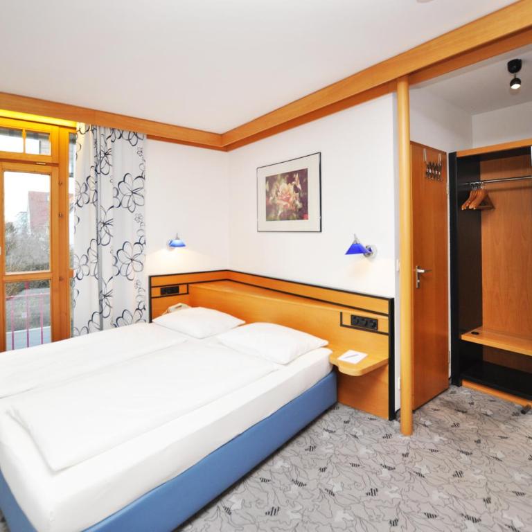 Villa Waldperlach by Blattl - Doppelzimmer mit Gartenblick - 15