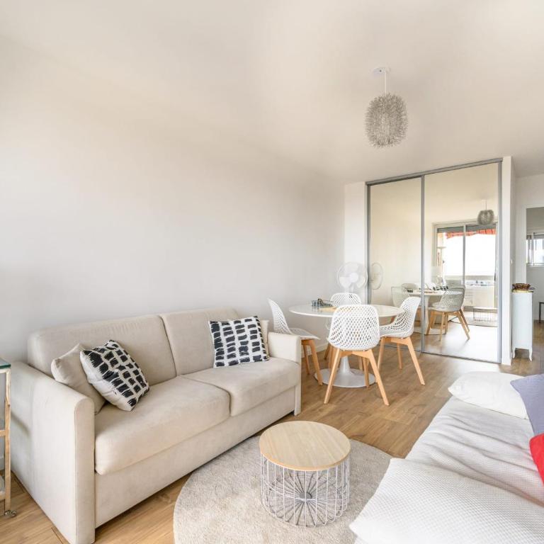 Bright Apt With Balcony And Sea View - Appartement - 3