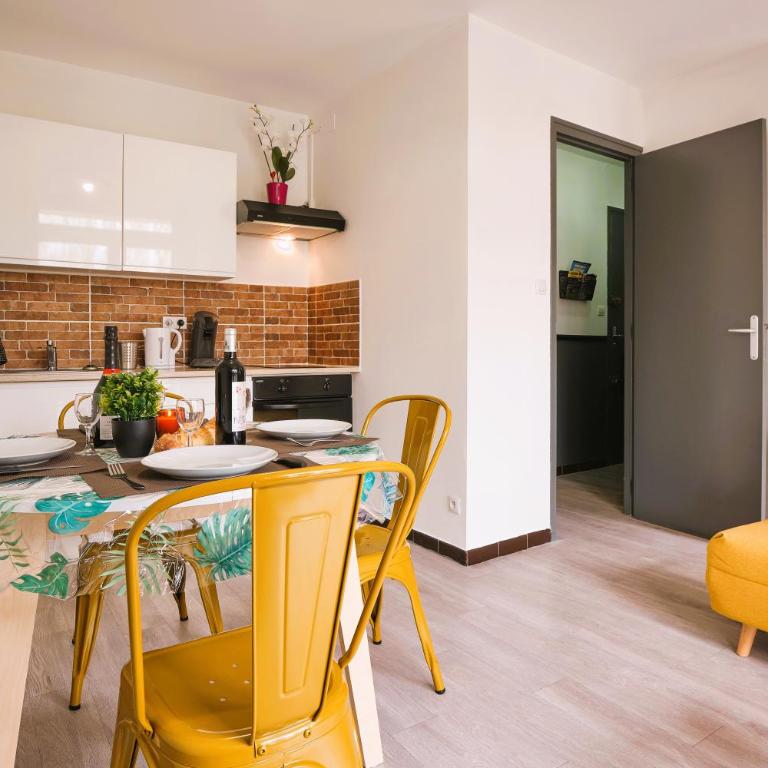 Tout confort ! Climatisation, Centre-ville, Parking, Terrasse, WiFi, Netflix - Apartment - 8