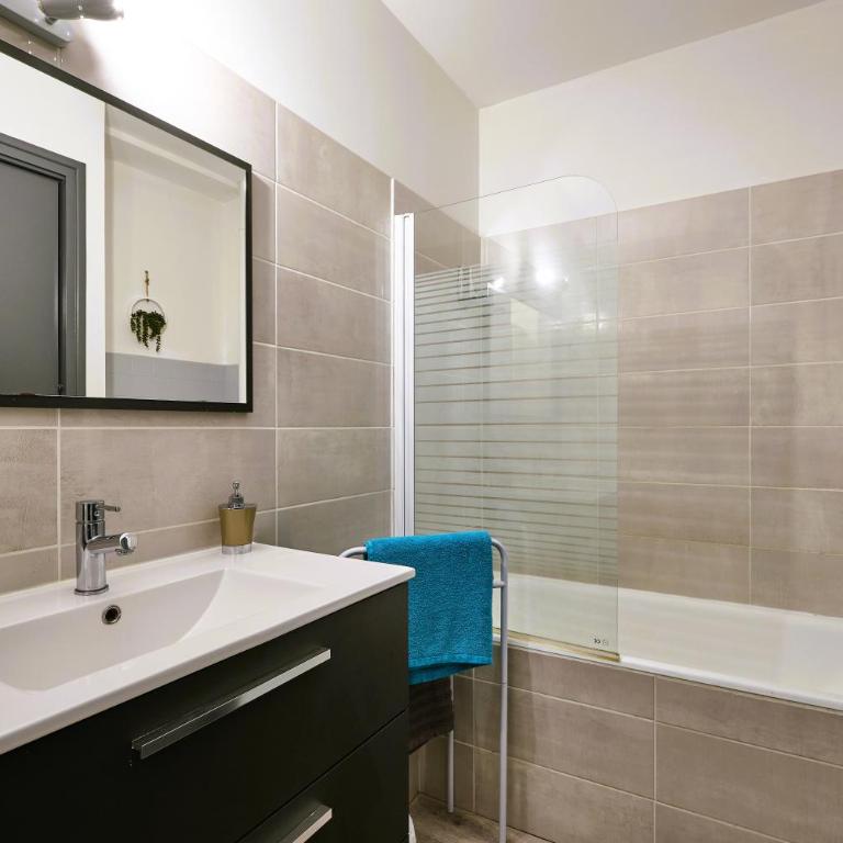 Tout confort ! Climatisation, Centre-ville, Parking, Terrasse, WiFi, Netflix - Apartment - 18