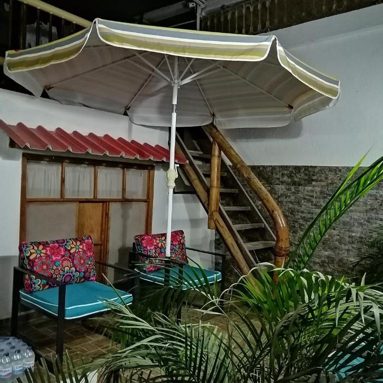 Casa Italia Guest House - Family Room with Bathroom - 1