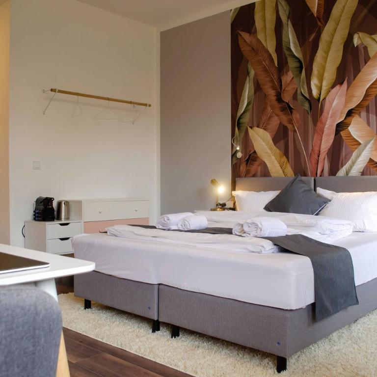 HOMELY STAY Studio 7 - Elegant Self-Check-In Studio for Urban Travelers - Studio Lit King-Size Deluxe - 5