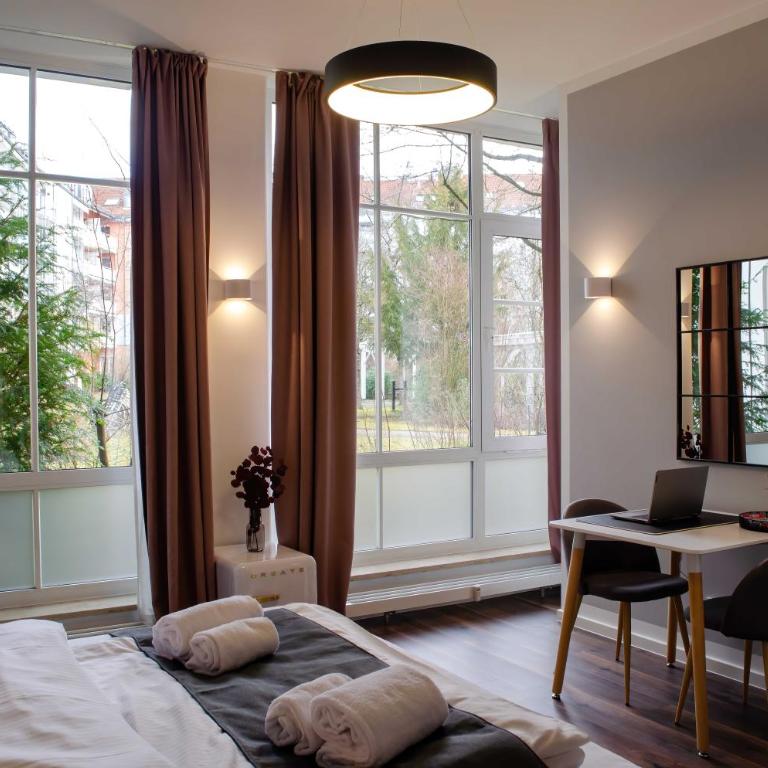 HOMELY STAY Studio 7 - Elegant Self-Check-In Studio for Urban Travelers - Studio Lit King-Size Deluxe - 4