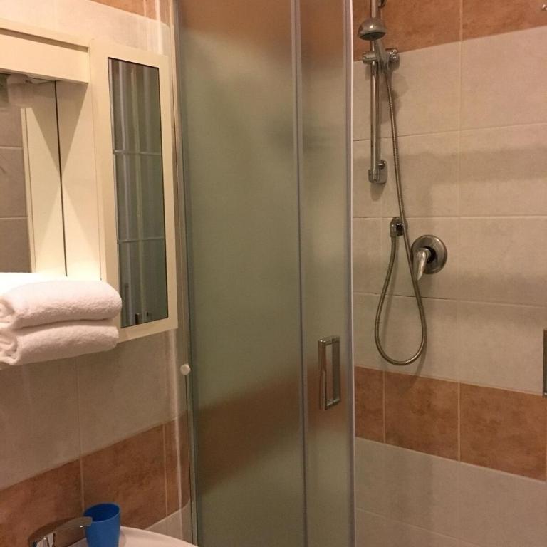 Perseo B&B - Camera Matrimoniale con Bagno Privato - 12