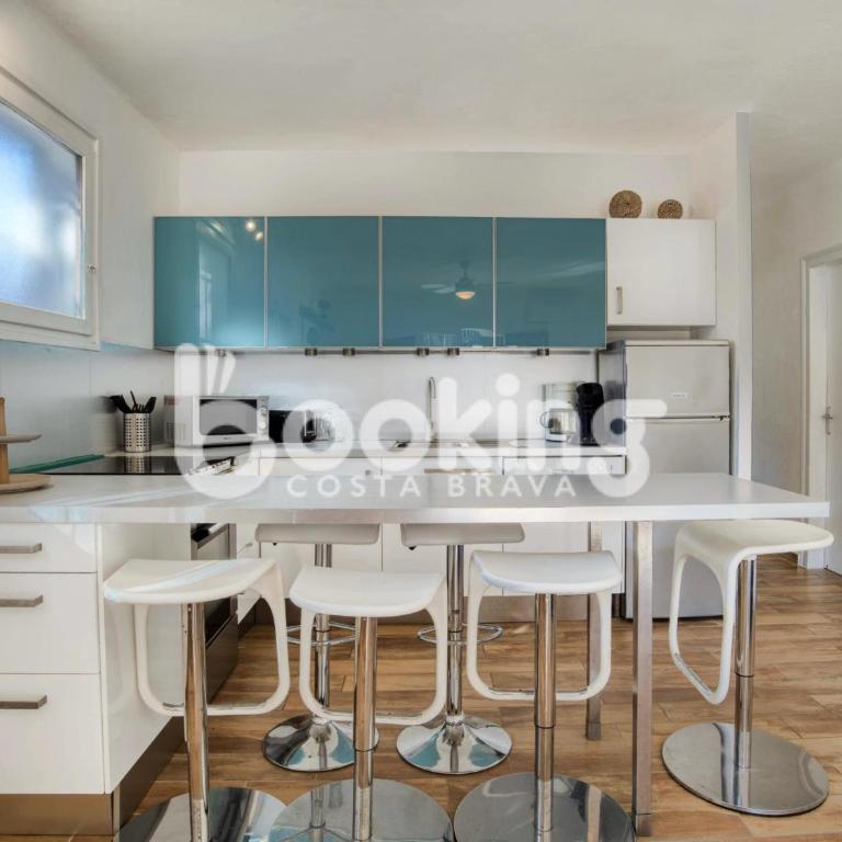 Mar bella Apartament a dos minuts de la platja amb wifi i parking per 6 persones - Apartamento de 3 dormitorios - 2