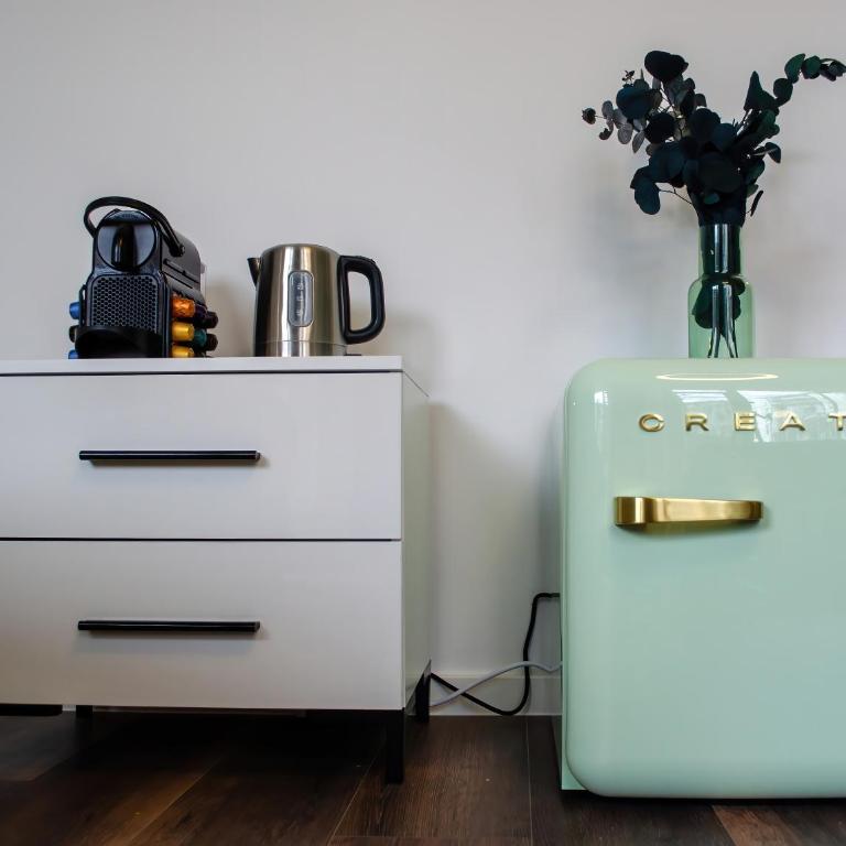 HOMELY STAY Studio 9 - Stylish & Convenient Self-Check-In Studio in Munich - Deluxe Studio mit Kingsize-Bett - 11