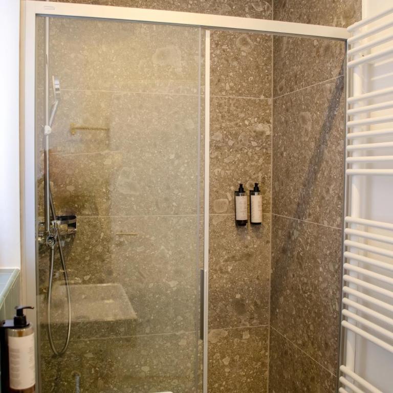 HOMELY STAY Studio 9 - Stylish & Convenient Self-Check-In Studio in Munich - Deluxe Studio mit Kingsize-Bett - 17