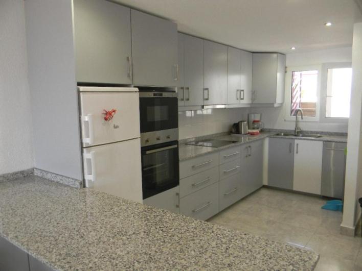 Bonito apartamento con inmensa terraza y piscina - Apartamento de 2 dormitorios - 13