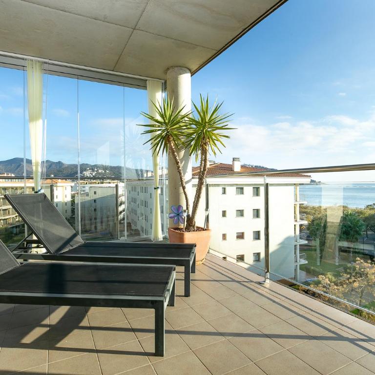 V011 - MARITIM - Roses - Two-Bedroom Apartment - 1