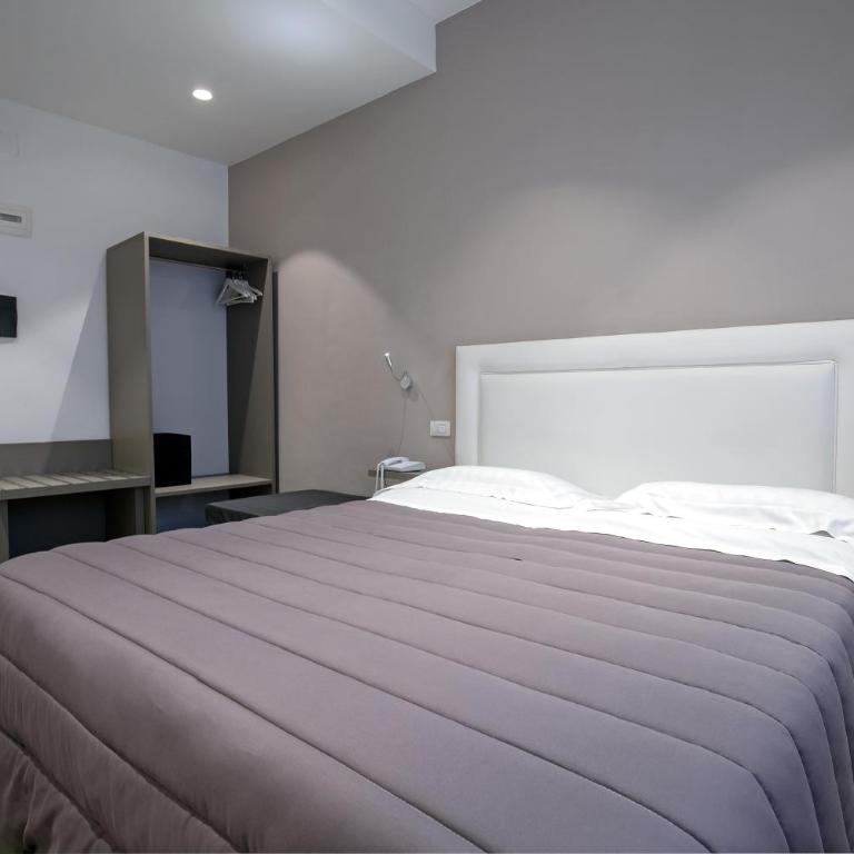 Hotel Bruman Salerno - Camera Tripla - 6