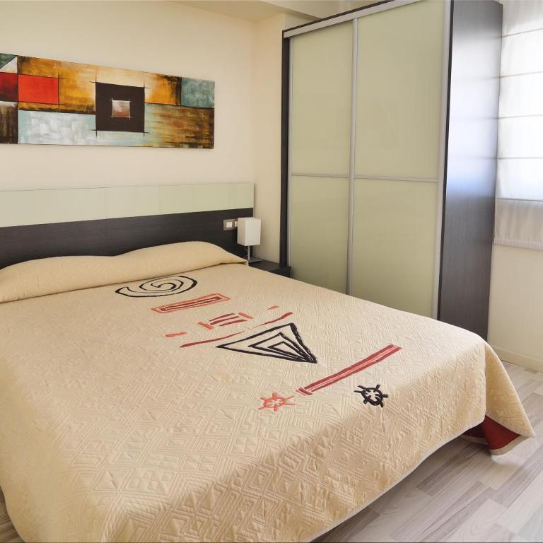 Ornis Apartments Platja - Apartamento de 2 dormitorios con balcón y vistas al jardín (4-6 adultos) - 10