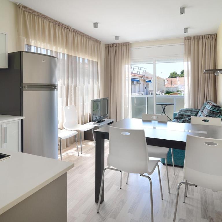Ornis Apartments Platja - Apartamento de 2 dormitorios con balcón y vistas al jardín (4-6 adultos) - 11