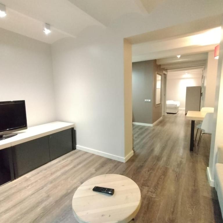 Montserrat Apartments by gaiarooms - Superior Studio - 2