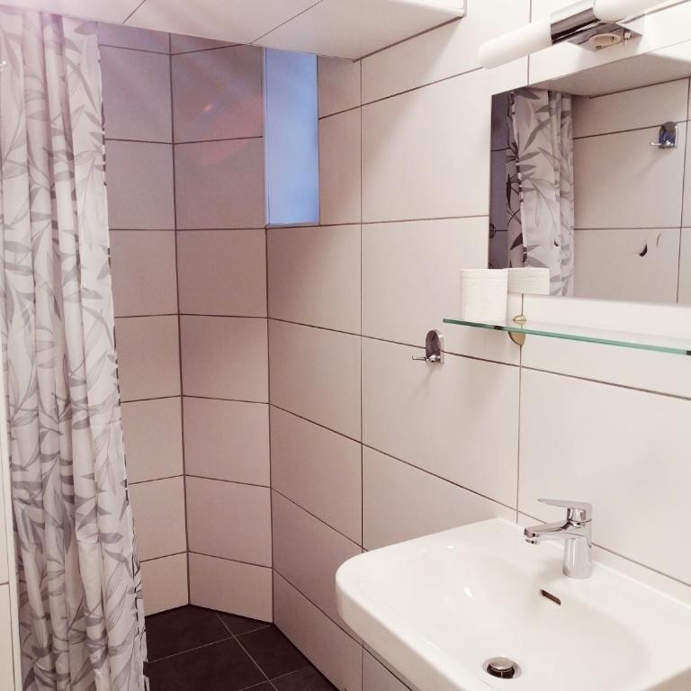 Apartmenthaus beim LKH Graz I Free Parking I Self Check-in - Budget Doppel-/Zweibettzimmer - 1