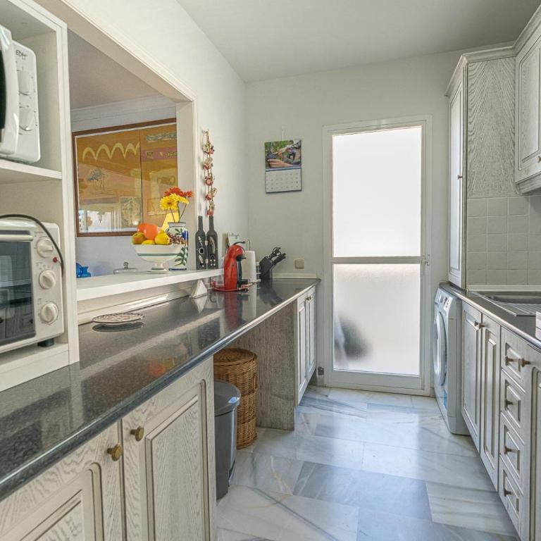 Real View Beach Front - Three-Bedroom Apartment - 14