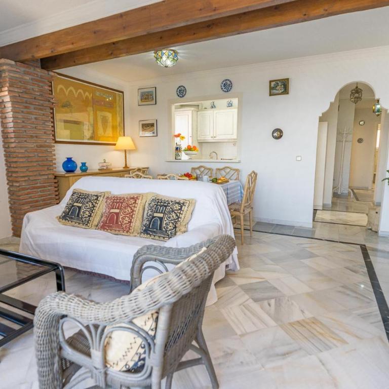 Real View Beach Front - Three-Bedroom Apartment - 11