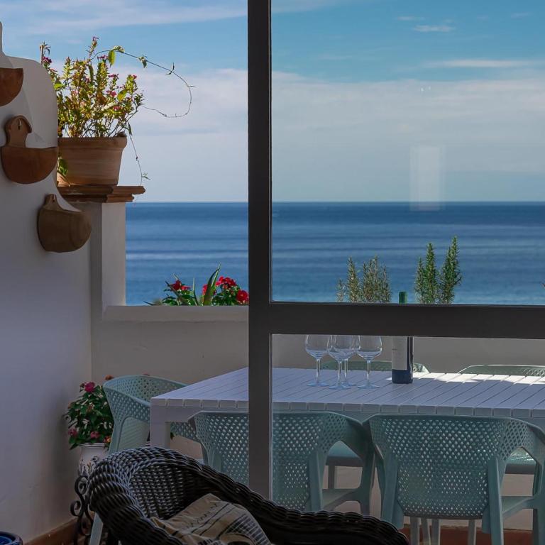 Real View Beach Front - Three-Bedroom Apartment - 6