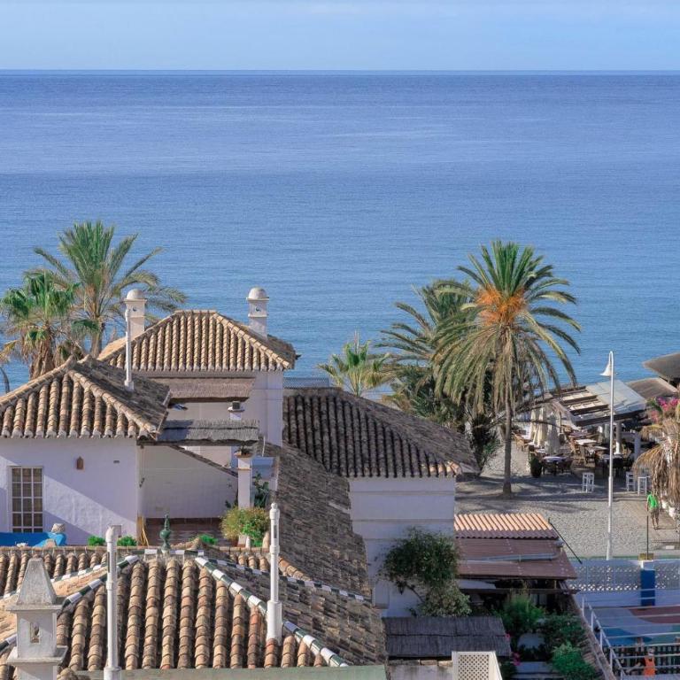 Real View Beach Front - Three-Bedroom Apartment - 2
