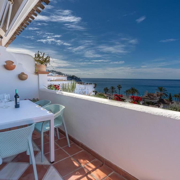 Real View Beach Front - Three-Bedroom Apartment - 8