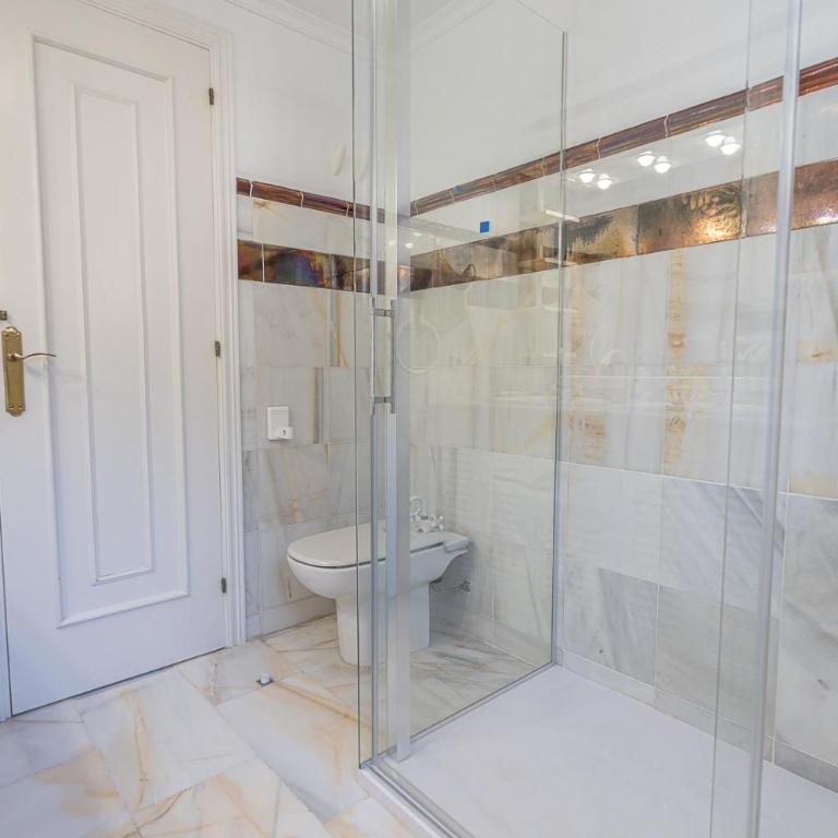 Real View Beach Front - Three-Bedroom Apartment - 23