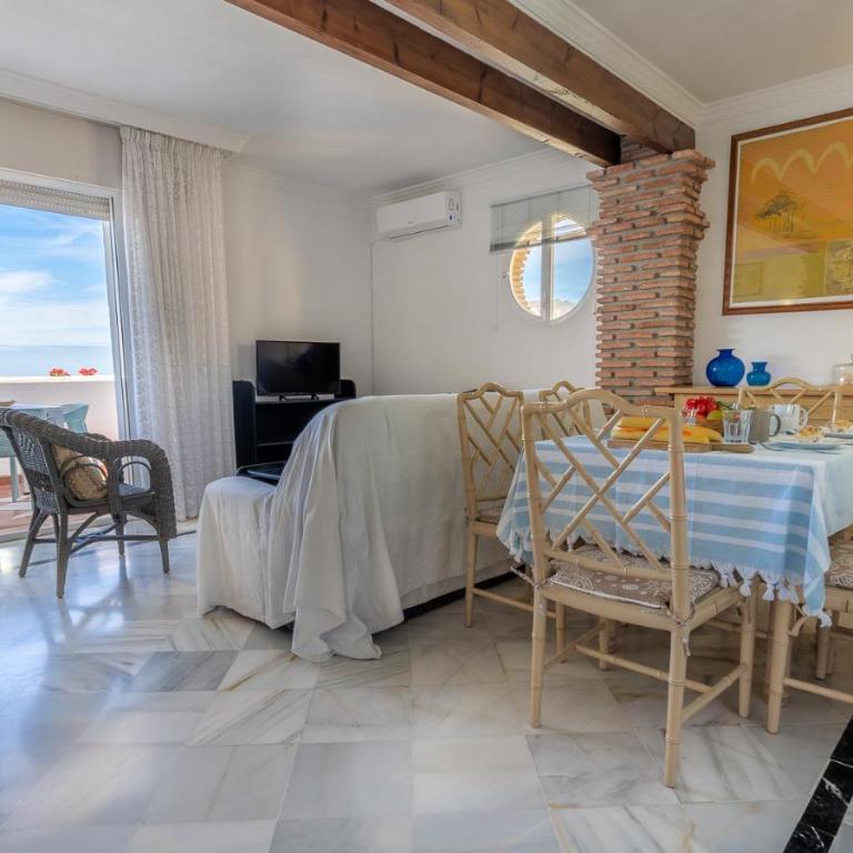 Real View Beach Front - Three-Bedroom Apartment - 12