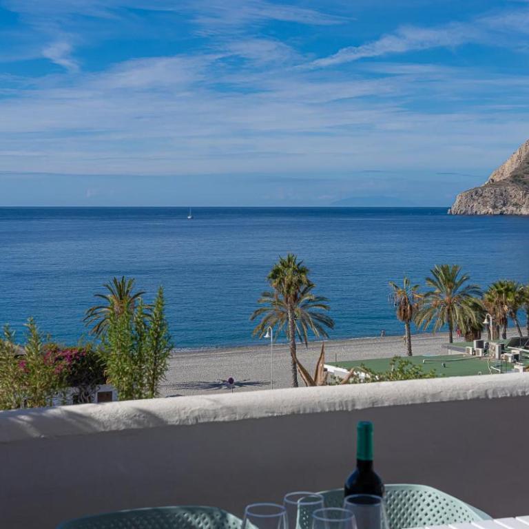 Real View Beach Front - Three-Bedroom Apartment - 5