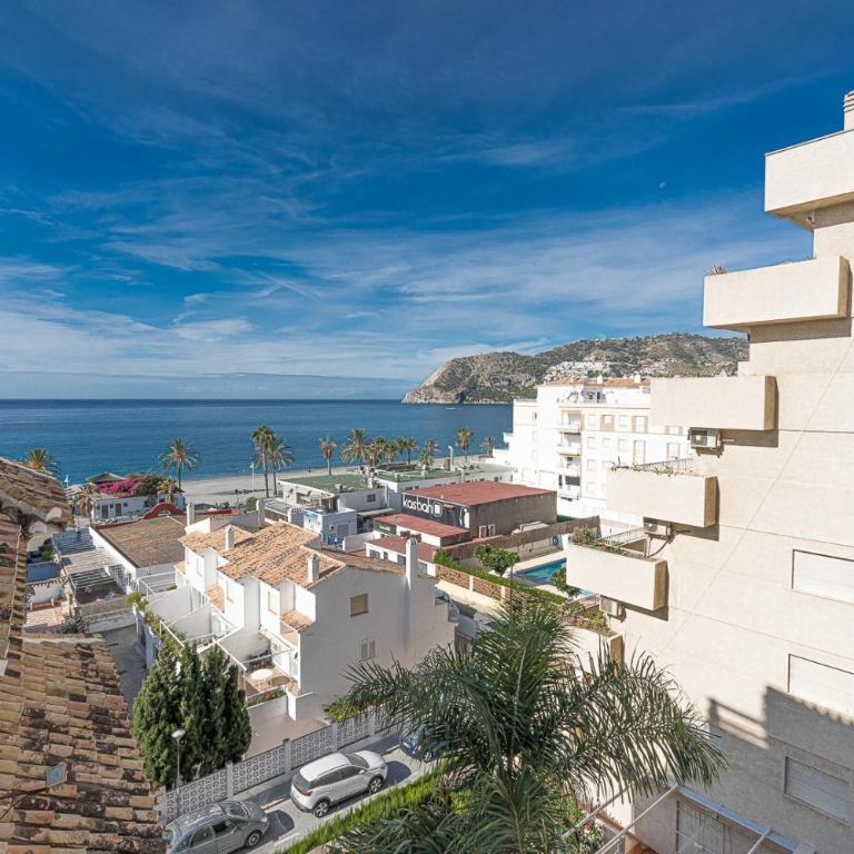 Real View Beach Front - Three-Bedroom Apartment - 37