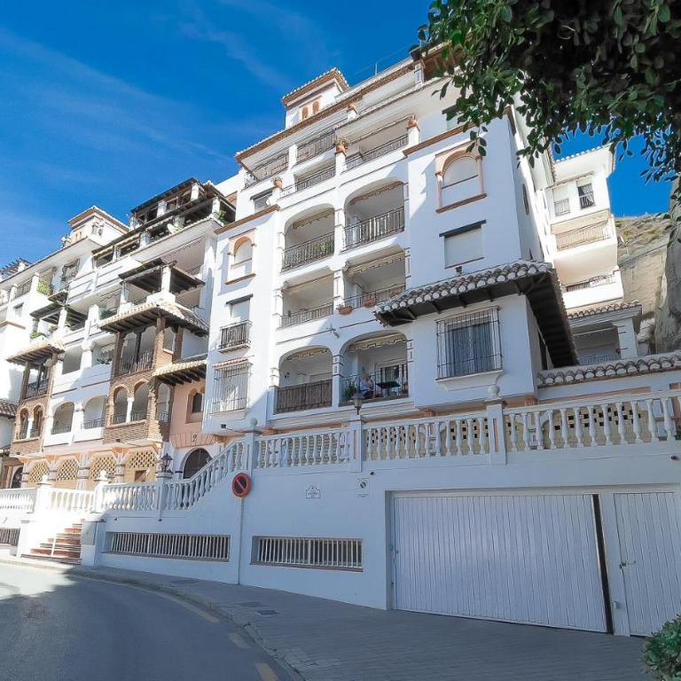 Real View Beach Front - Three-Bedroom Apartment - 38