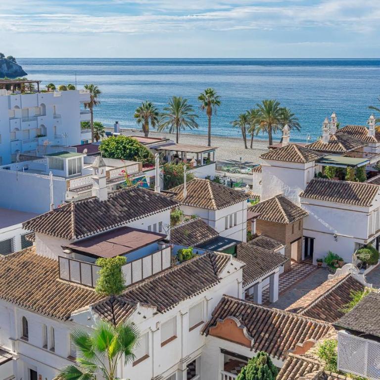 Real View Beach Front - Three-Bedroom Apartment - 39