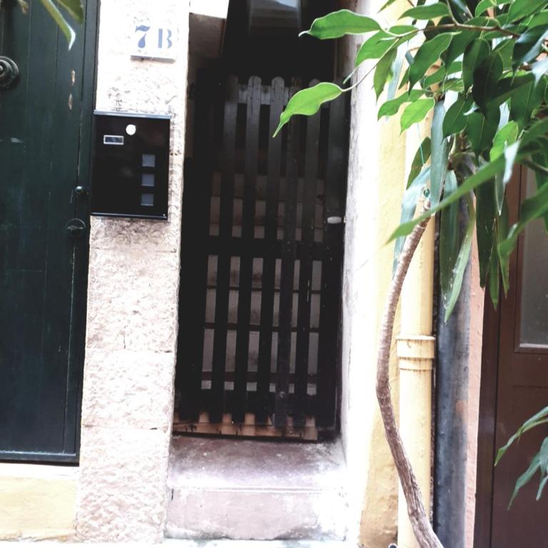 Charmant studio avec coin nuit - vieille ville CLIMATISE - Appartement 1 Chambre - 28