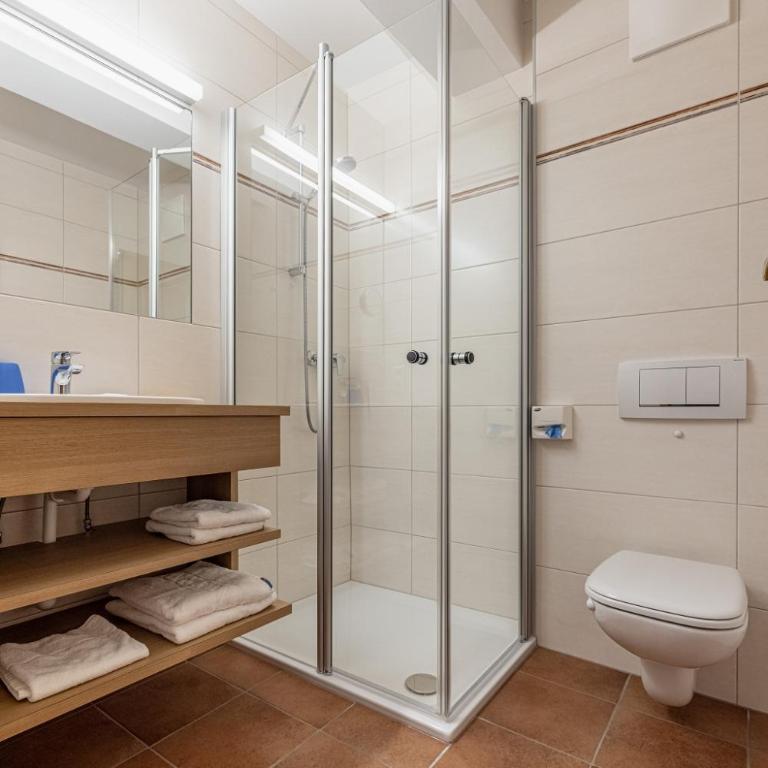 Pension Oberjörg - Doppelzimmer mit Balkon - 8