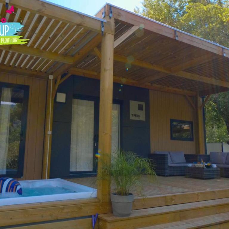 Hotel et Camping Les Rives du Loup - Bungalow Deluxe - 1