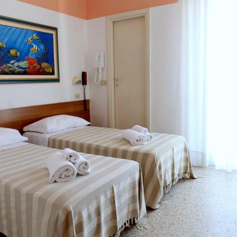 Hotel Staccoli - Camera Standard Matrimoniale/Doppia con Letti Singoli - 4
