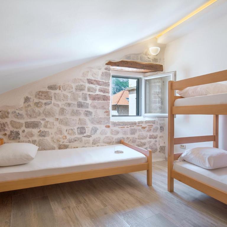 CENTRUM HOSTEL - Bed in 4-Bed Mixed Dormitory Room - 3