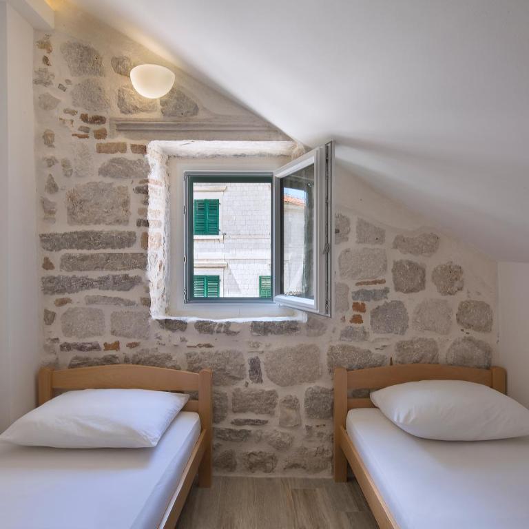 CENTRUM HOSTEL - Standard Double or Twin Room - 1