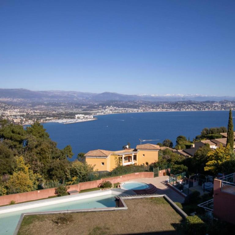 Superb 45m With Balcony And Magnificent Sea View - Appartement - 1