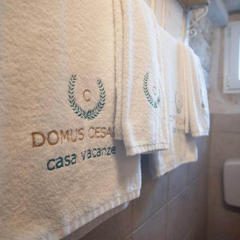 DOMUS CESARE - dimora storica totalmente in pietra nel cuore del centro storico con cabina doccia pietra in camera e zona relax esterna-historic residence entirely made of stone in the heart of the historic center with stone shower cabin in the room - Casa Vacanze - 17