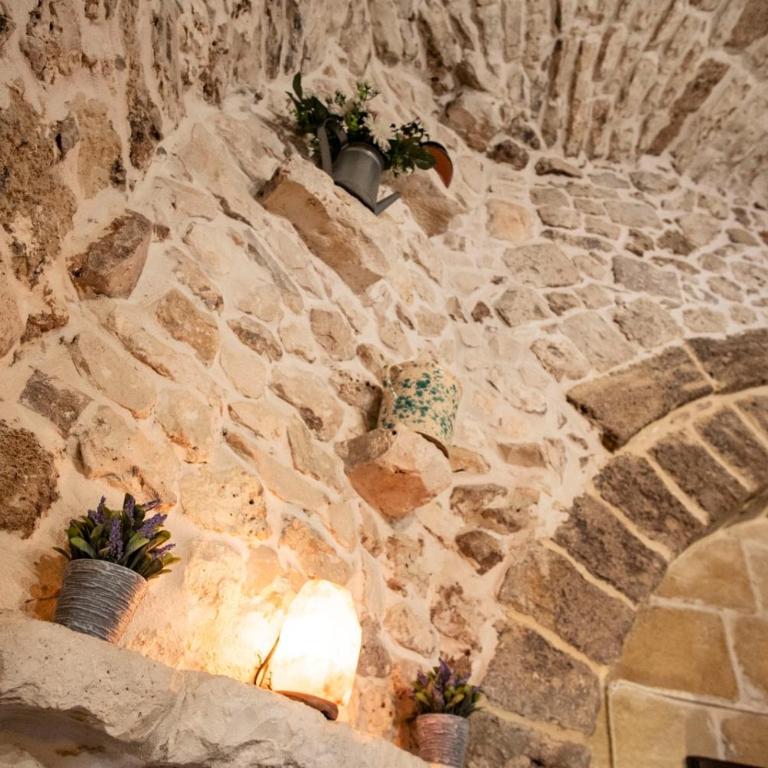 DOMUS CESARE - dimora storica totalmente in pietra nel cuore del centro storico con cabina doccia pietra in camera e zona relax esterna-historic residence entirely made of stone in the heart of the historic center with stone shower cabin in the room - Casa Vacanze - 24