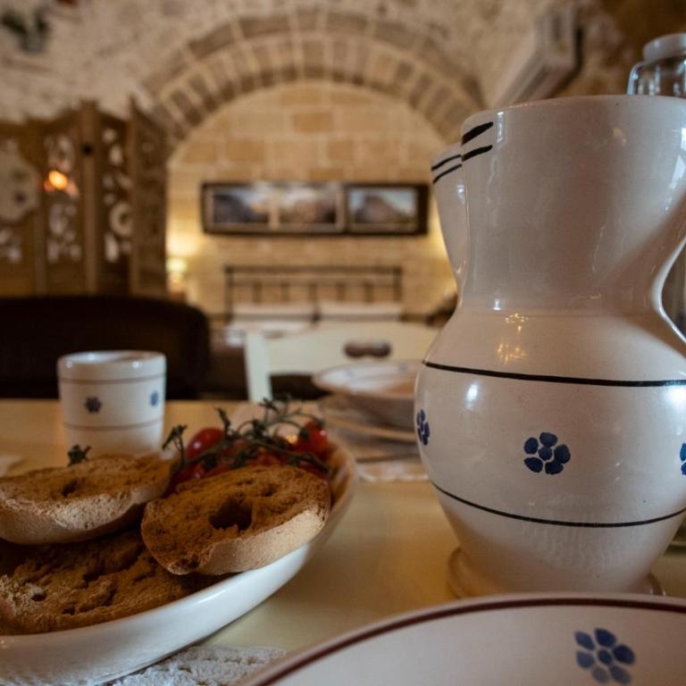 DOMUS CESARE - dimora storica totalmente in pietra nel cuore del centro storico con cabina doccia pietra in camera e zona relax esterna-historic residence entirely made of stone in the heart of the historic center with stone shower cabin in the room - Casa Vacanze - 31