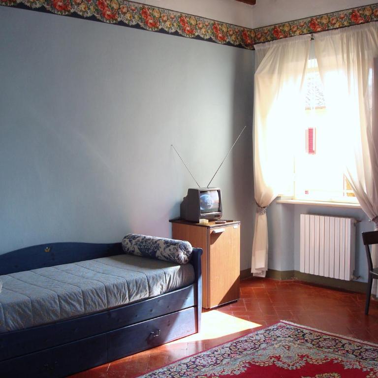Soggiorno Dimora Del Grifo - Camera Quadrupla con Bagno in Comune - 2