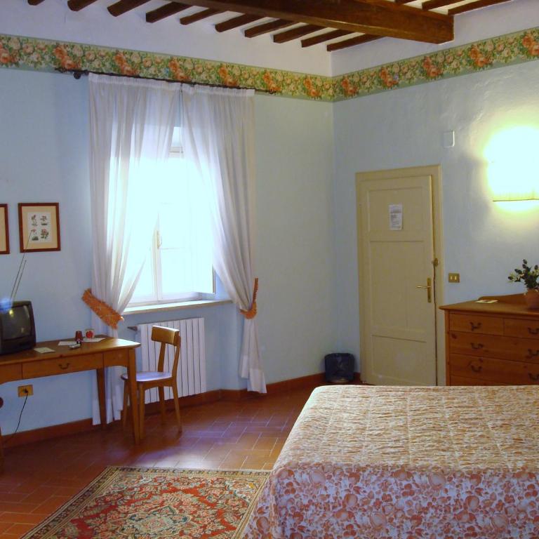 Soggiorno Dimora Del Grifo - Camera Quadrupla Verde con Bagno in Comune - 1